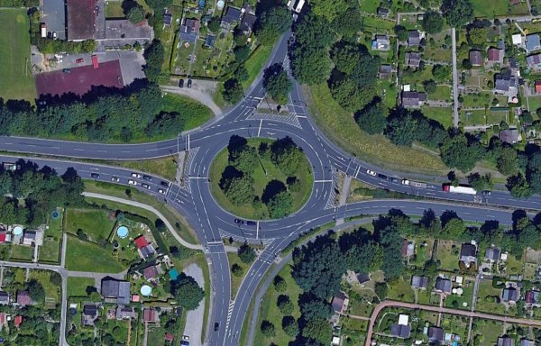 signalized roundabout