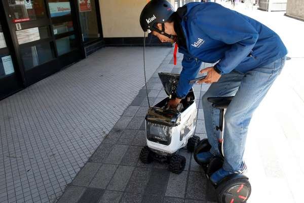 kişi, açık hava, bina, adam içeren bir resim Açıklama otomatik olarak oluşturuldu